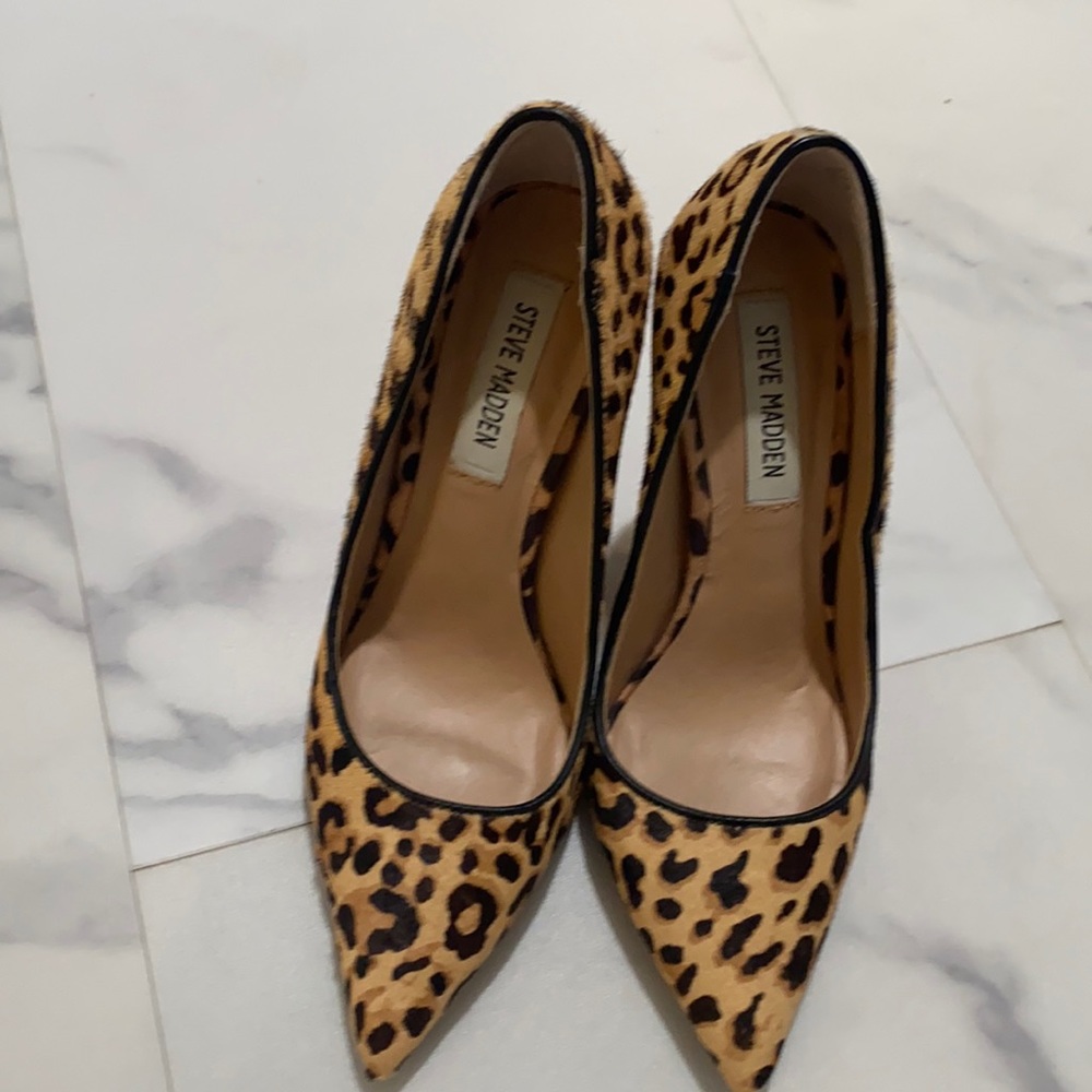 Steve Madden leopard pumps